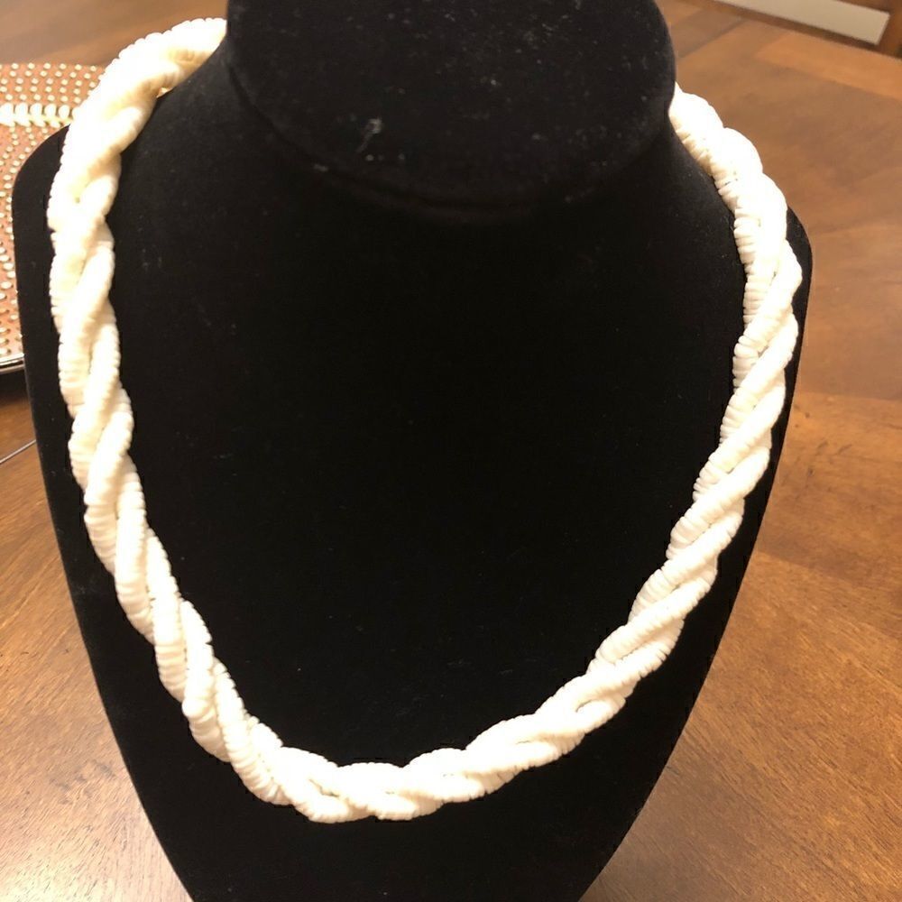 Vintage beaded white twist necklace screw clasp - Picture 5 of 9